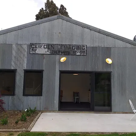 Clifden Pitstop Eastern Bush Room photo